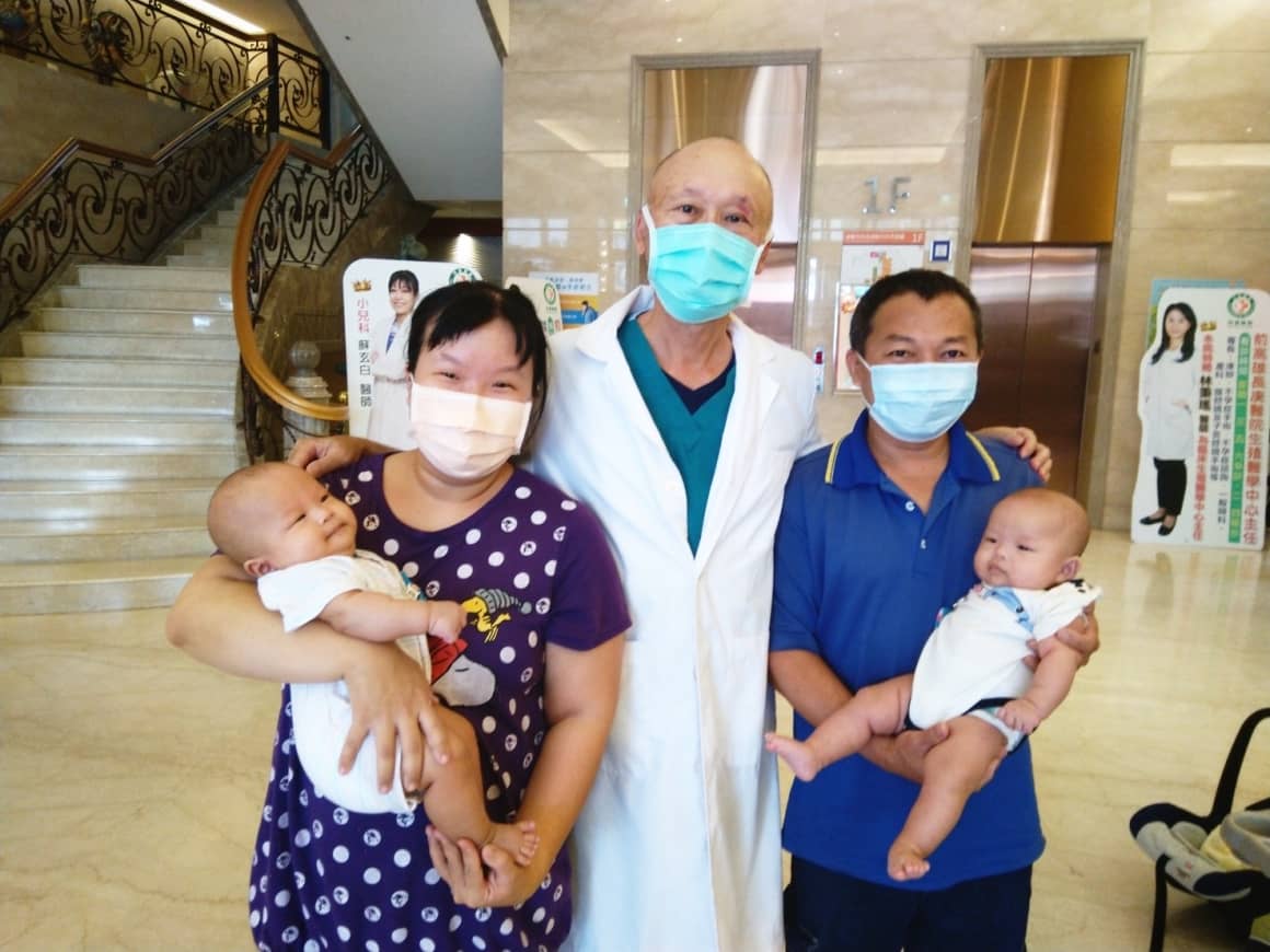 Patient with PCOS gave birth to boy and girl twins by IVF in Lee Women's hospital. Patient with PCOS gave birth to boy and girl twins by IVF in Lee Women's hospital.